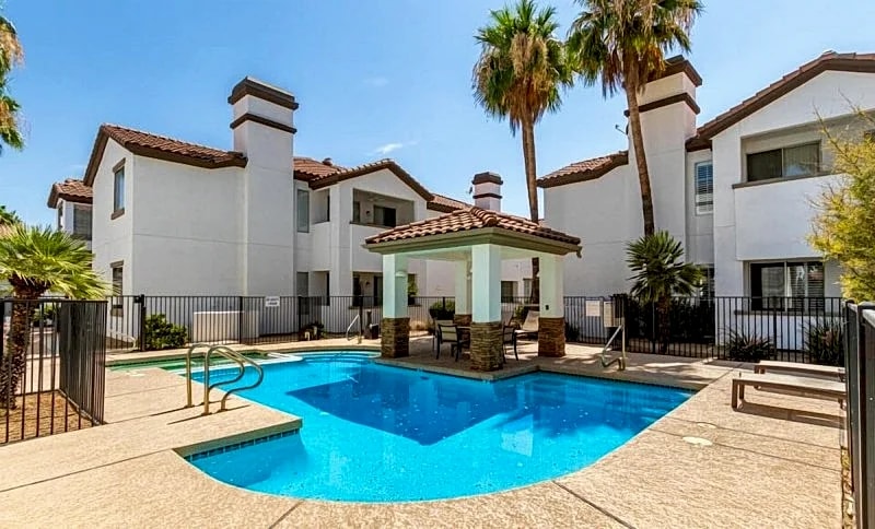 Scottsdale Townhouse Walk Everywhere. New Remodel. 30 Night Min in Scottsdale, Arizona, United States — photo 3