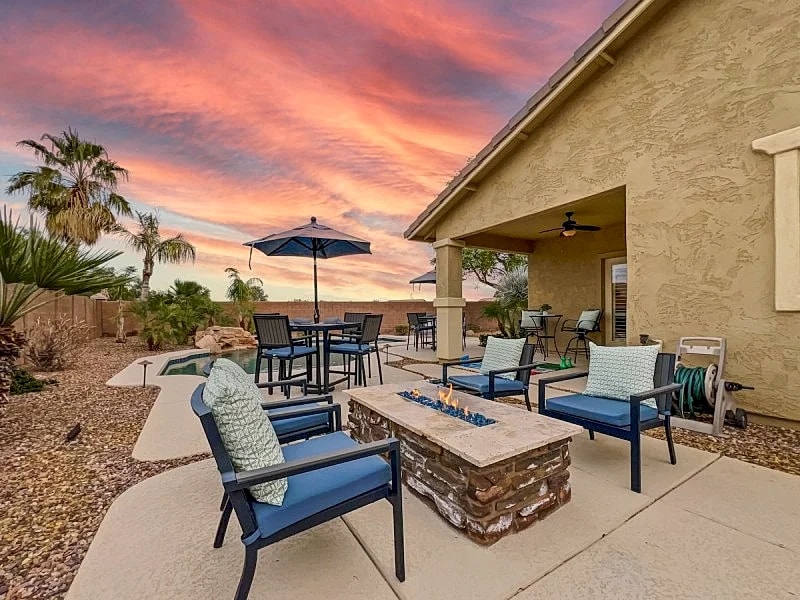 Seville Beauty. 4 beds + Office and Sparkling Pool, Fire Pit! 30 Night Min. in Gilbert, Arizona, United States — photo 2