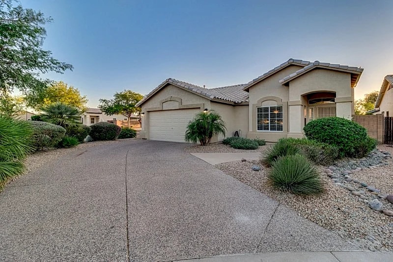 Executive Pool Home in Gilbert! 30 Night Min in Gilbert, Arizona, United States — photo 4