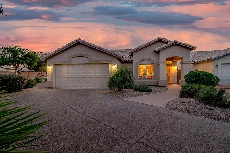 Executive Pool Home in Gilbert! 30 Night Min in Gilbert, Arizona, United States — photo 2