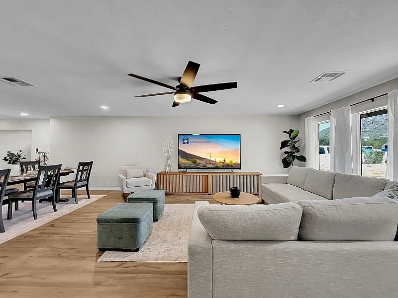 Park Views! Center of Phoenix! Amazing Remodel! in Phoenix, Arizona, United States — photo 3