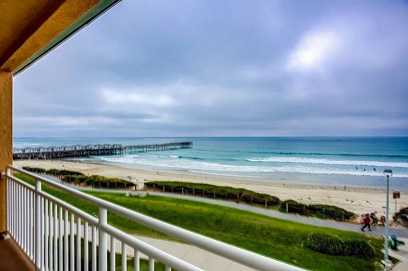 Special Discounted Rate - Len and Marys Beach Front 2 Bedroom Condo