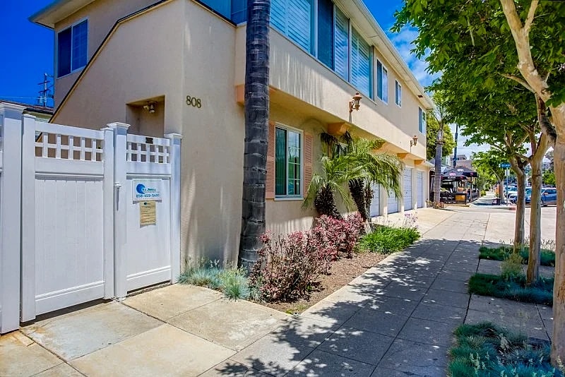 Diamond in the Village - a/c, parking and walk to shops and restaurants in San Diego, California, United States — photo 2