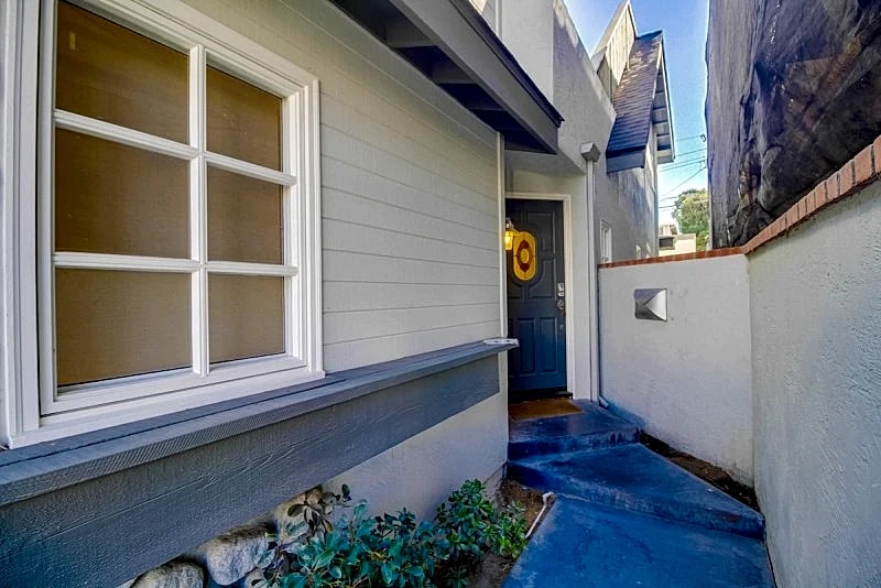 Coastal Breeze: Newly Renovated - Steps to the Beach in San Diego, California, United States — photo 2