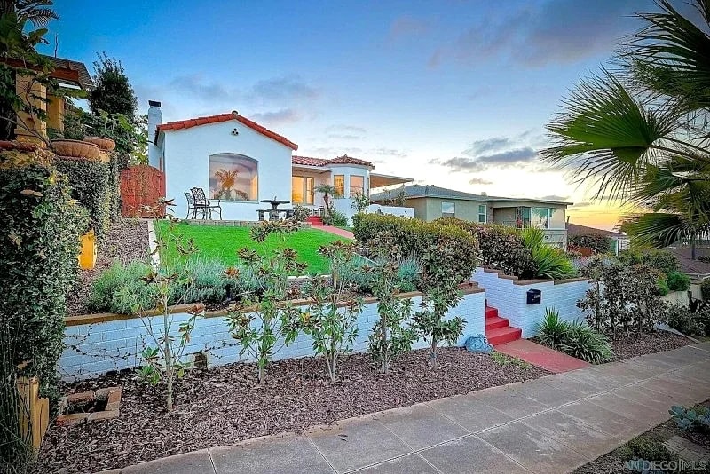 Ocean Beach Spanish Cottage with Ocean Views and spacious yard in San Diego, California, United States — photo 2