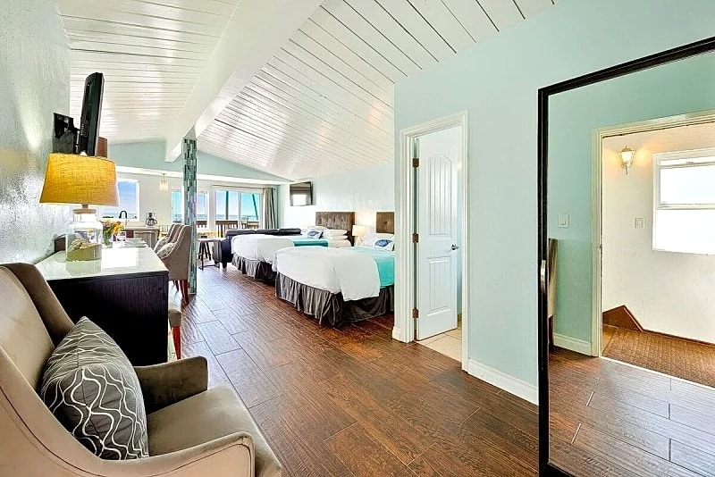 OB Pier 2 - beachfront studio w/ocean views - dogs welcome! in San Diego, California, United States — photo 5