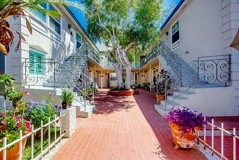 Jewel at Windansea: A charming ocean view 2nd floor 2bd- 1ba condo in San Diego, California, United States — photo 4