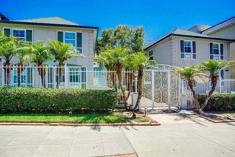 Jewel at Windansea: A charming ocean view 2nd floor 2bd- 1ba condo in San Diego, California, United States — photo 3