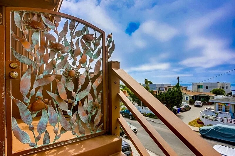 Above the Beach - Steps to the beautiful San Diego Beaches with Ocean Views in San Diego, California, United States — photo 2