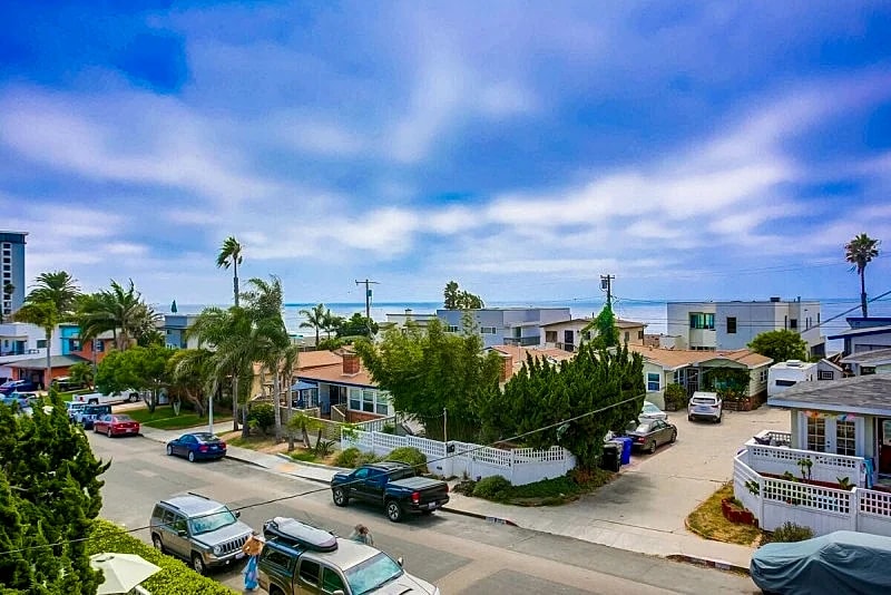 Above the Beach - Steps to the beautiful San Diego Beaches with Ocean Views in San Diego, California, United States — photo 4