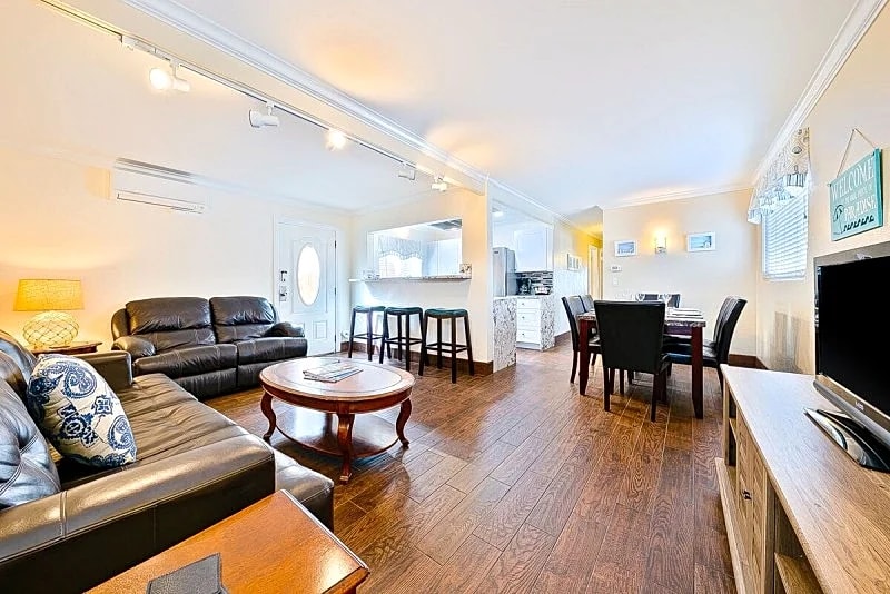 OB Pier #1 - Dog-friendly, waterfront duplex with beach access & private patio! in San Diego, California, United States — photo 4
