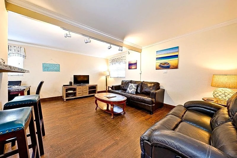OB Pier #1 - Dog-friendly, waterfront duplex with beach access & private patio! in San Diego, California, United States — photo 5