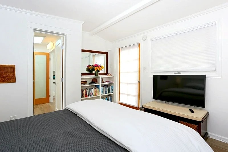 Surf and Sand Beach Bungalow, the ultimate surfer escape in San Diego, California, United States — photo 4
