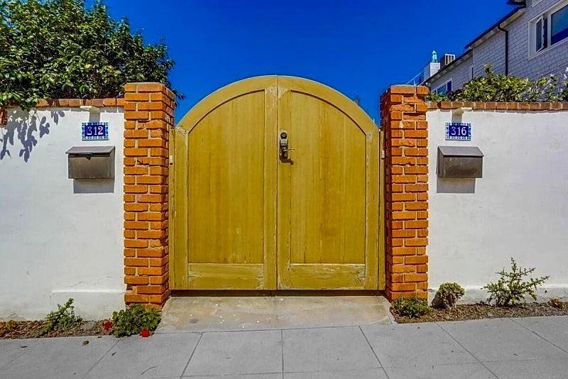 Surf and Sand Beach Bungalow, the ultimate surfer escape in San Diego, California, United States — photo 2