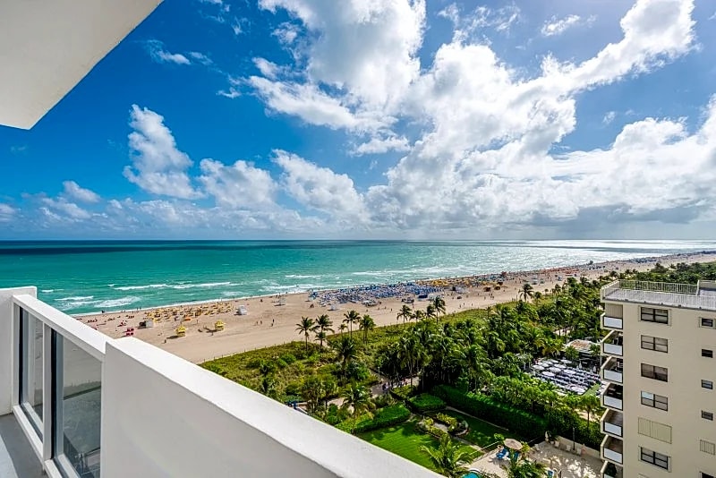 DECOPLAGE 1242 in Miami Beach, Florida, United States — photo 5