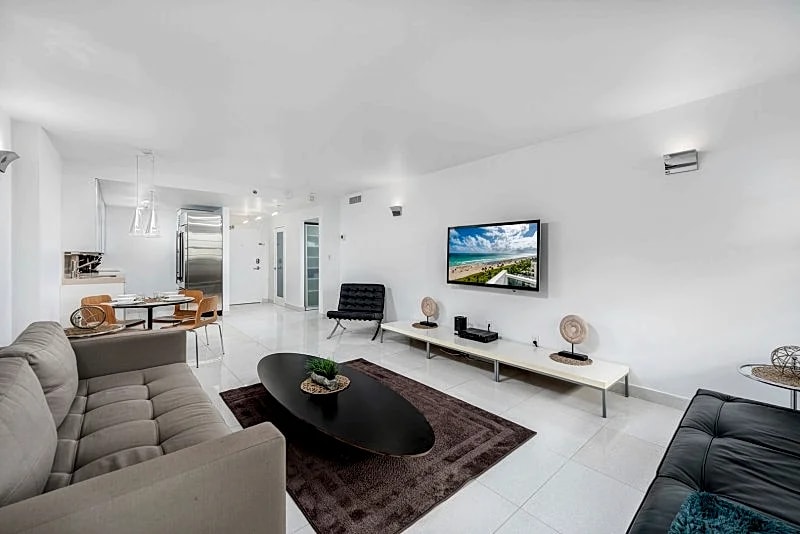 DECOPLAGE 1242 in Miami Beach, Florida, United States — photo 1