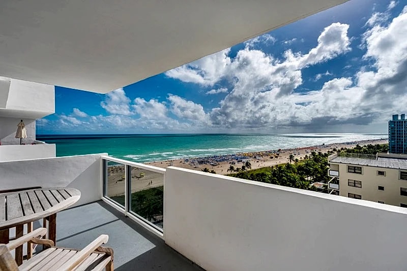 DECOPLAGE 1242 in Miami Beach, Florida, United States — photo 2