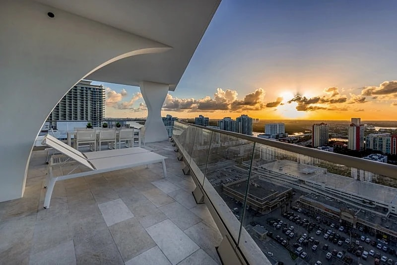 JADE SIGNATURE 2701 in Sunny Isles Beach, Florida, United States — photo 2