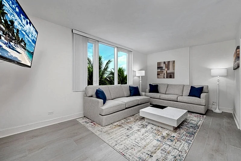 Pool & Direct Beach Access Oceanfront Condo at Roney Palace in Miami Beach, Florida, United States — photo 3