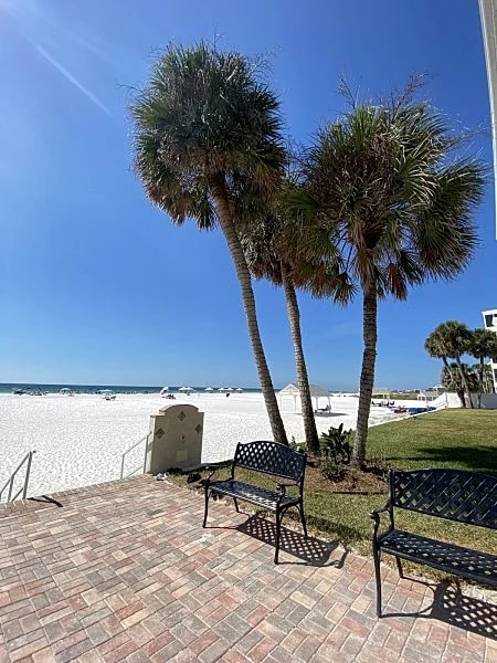 RENOVATED Villa Beachside, Siesta Key private beach access 2br/2ba in Siesta Key, Florida, United States — photo 5