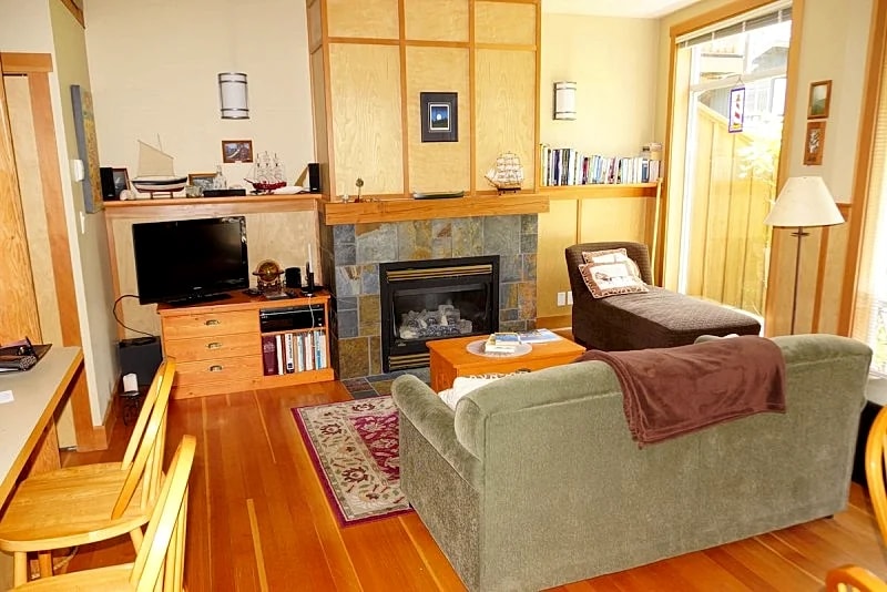 Sit and relax in the Sun in your Yard or Walk 2 Minutes to Chesterman Beach
