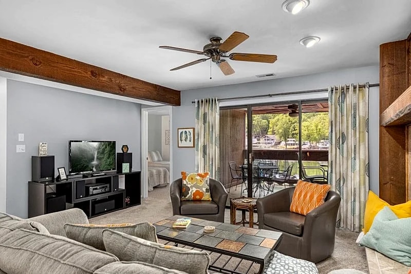 Knolls 0812 - Spacious Waterfront Condo, Great for Large Groups! in Osage Beach, Missouri, United States — photo 3