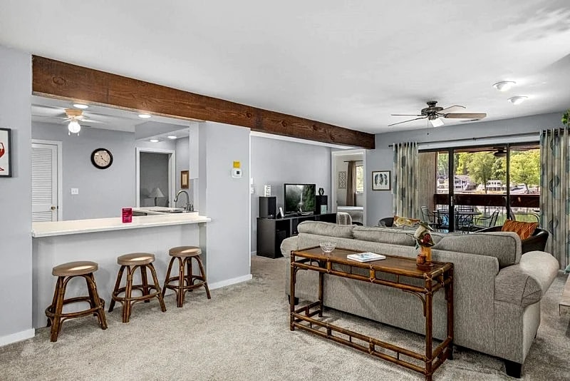 Knolls 0812 - Spacious Waterfront Condo, Great for Large Groups! in Osage Beach, Missouri, United States — photo 5