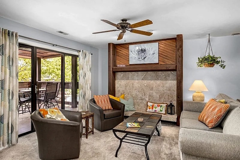 Knolls 0812 - Spacious Waterfront Condo, Great for Large Groups! in Osage Beach, Missouri, United States — photo 1