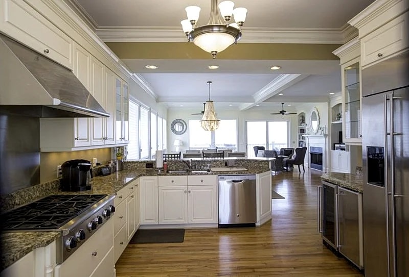 Gypsy Tide - Event Friendly Ocean Front Paradise - 6 Bedroom Sleeps 15 with Elevator in Folly Beach, South Carolina, United States — photo 3