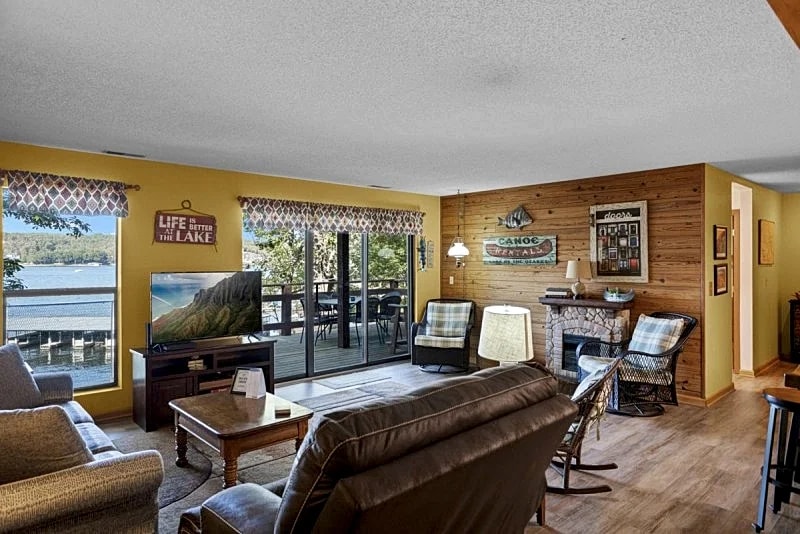 Loan Oak Point 05 - A Vintage Lake Vacation! in Sunrise Beach, Missouri, United States — photo 2