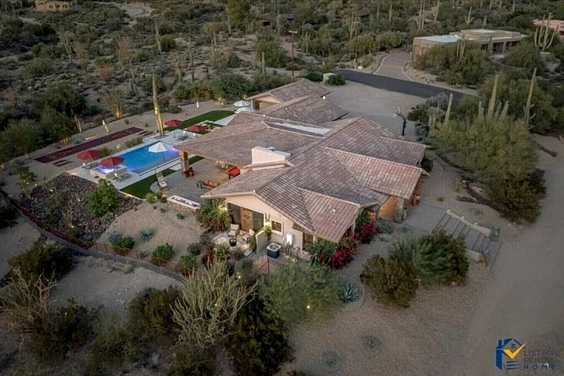 Desert Serenity Mountain Estate+ Shuffleboard Court + Mountain Views + Horse shoes + Htd Pool+ Pool Table in Carefree, Arizona, United States — photo 4