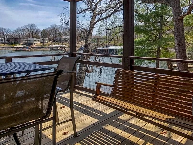Lone Oak Point 18 - A Vintage Lake Vacation! in Sunrise Beach, Missouri, United States — photo 2