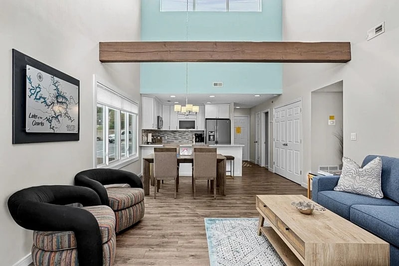 Bridgepointe 243 – Renovated/Private Top Flr End Unit w/Stunning Sunset Views in Osage Beach, Missouri, United States — photo 2