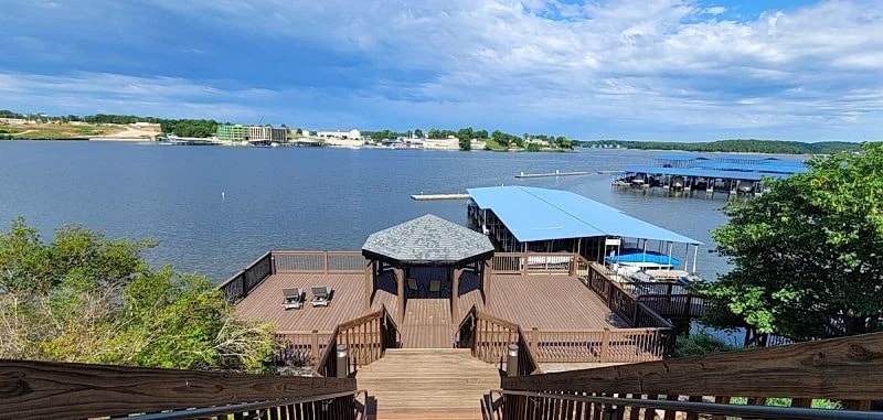 Bridgepointe 243 – Renovated/Private Top Flr End Unit w/Stunning Sunset Views in Osage Beach, Missouri, United States — photo 5