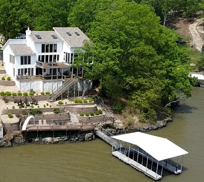 Viewhouse 24 - Multi-Level Waterfront Home! in Sunrise Beach, Missouri, United States — photo 2