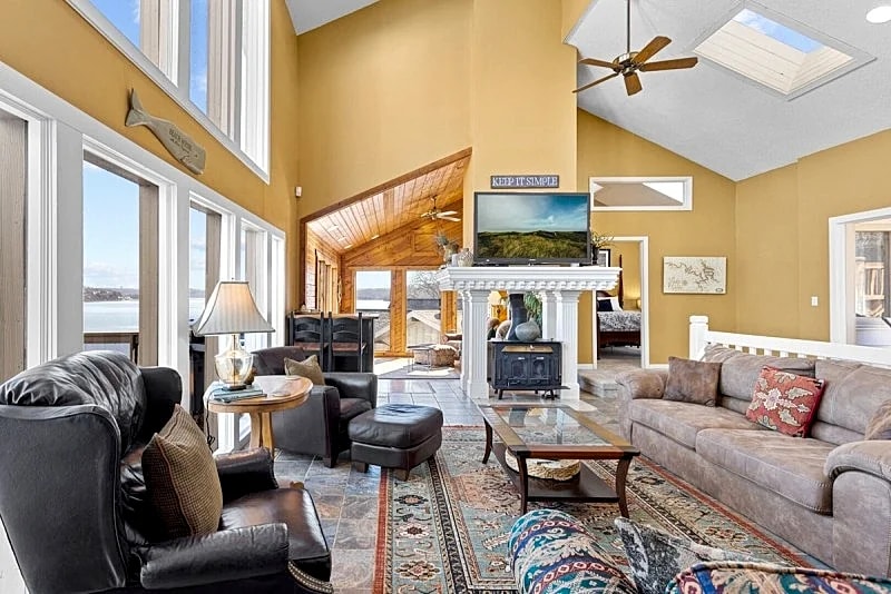 Viewhouse 24 - Multi-Level Waterfront Home! in Sunrise Beach, Missouri, United States — photo 4