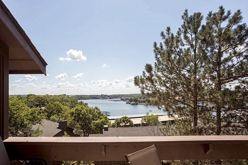 Knolls 1234 - Top Floor Condo with Great View! in Osage Beach, Missouri, United States — photo 3