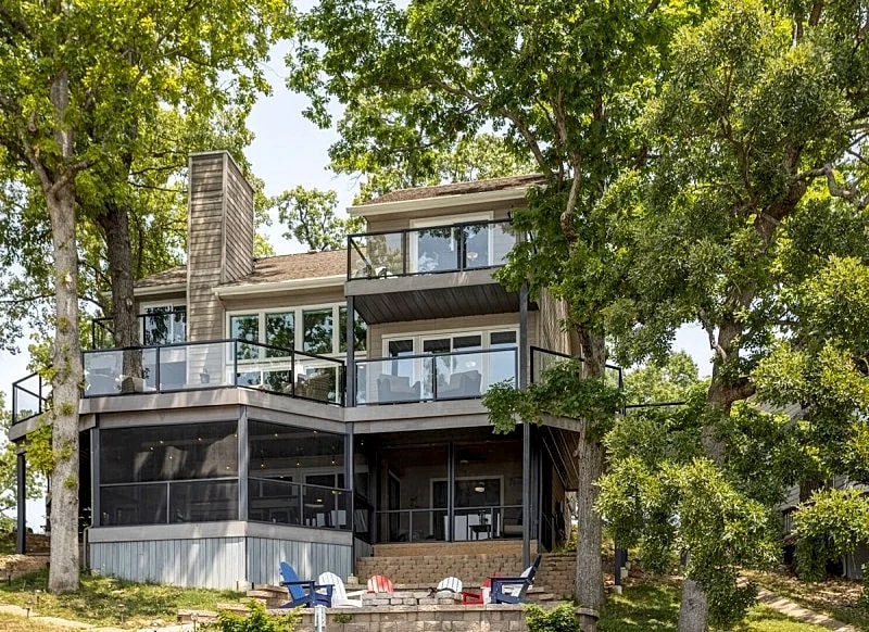 Five Oaks Lakehouse - Luxurious Home with a Game Room and Lakeside Fire Pit!