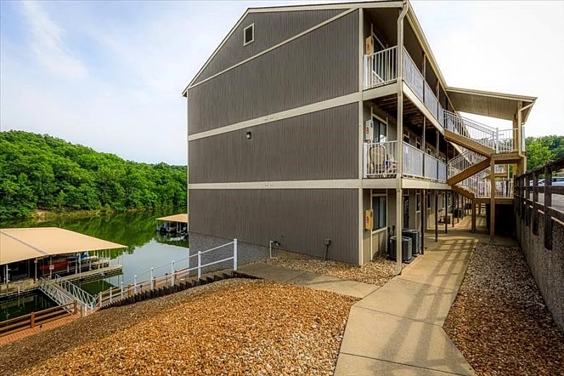 Lazy B-01 Lazy Days Condos a Great Location For Large Family Get Together!! in Osage Beach, Missouri, United States — photo 4