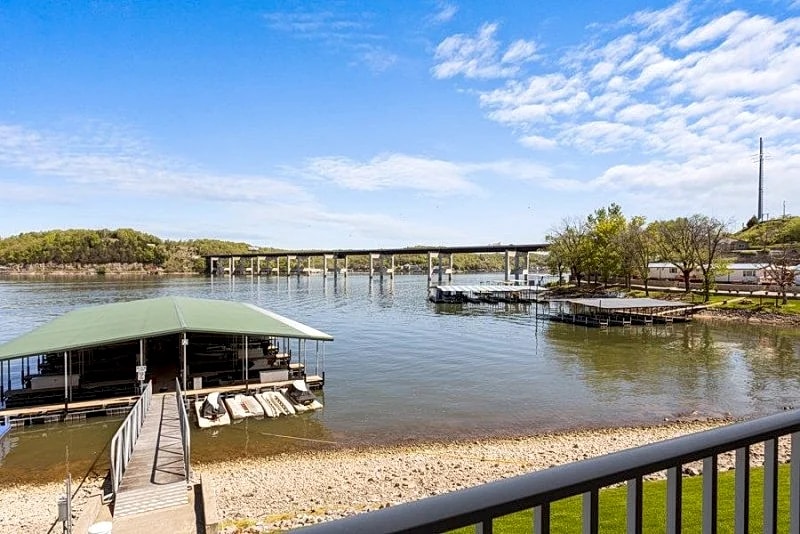 Miramar 245-2B - Updated Waterfront Condo! in Camdenton, Missouri, United States — photo 3