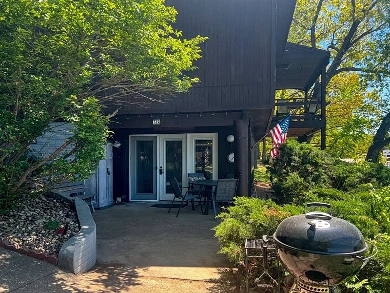 Lone Oak Point 32 - A Vintage Lake Vacation! in Sunrise Beach, Missouri, United States — photo 1