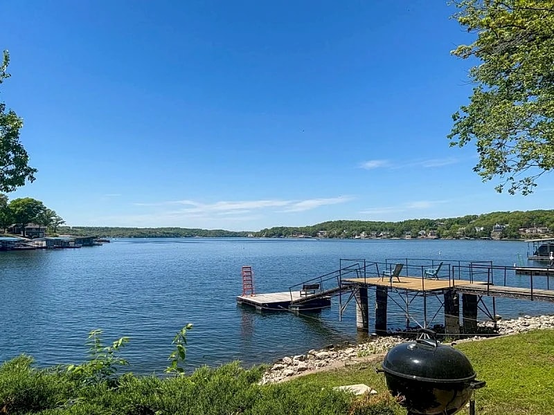 Lone Oak Point 32 - A Vintage Lake Vacation! in Sunrise Beach, Missouri, United States — photo 3