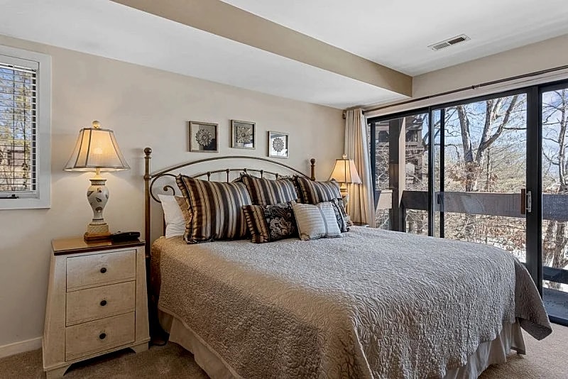 Knolls 0621 Cozy waterfront condo with great amenities! in Osage Beach, Missouri, United States — photo 4