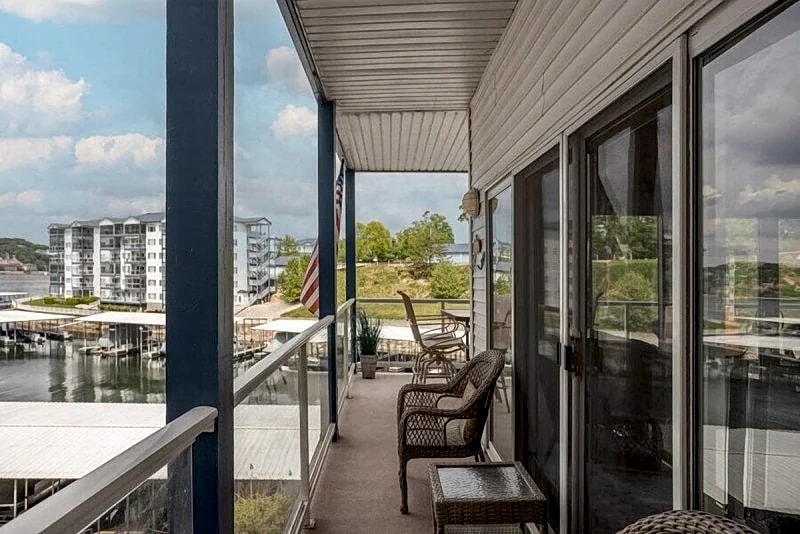 Monarch Cove 151-2D - Beautiful Waterfront Condo! in Lake Ozark, Missouri, United States — photo 2