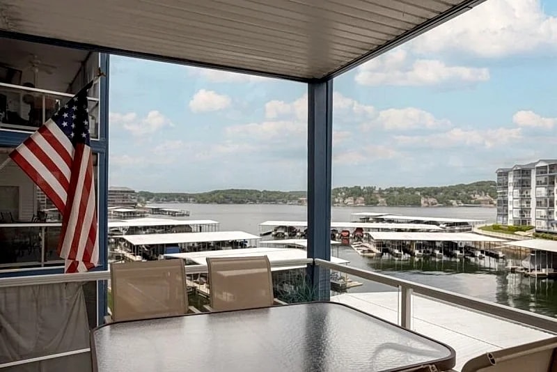 Monarch Cove 151-2D - Beautiful Waterfront Condo! in Lake Ozark, Missouri, United States — photo 4