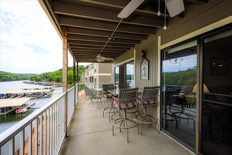 Lazy D-08 Fantastic 2 bedroom 2 bath waterfront condo at Lazy Days complex! in Osage Beach, Missouri, United States — photo 3