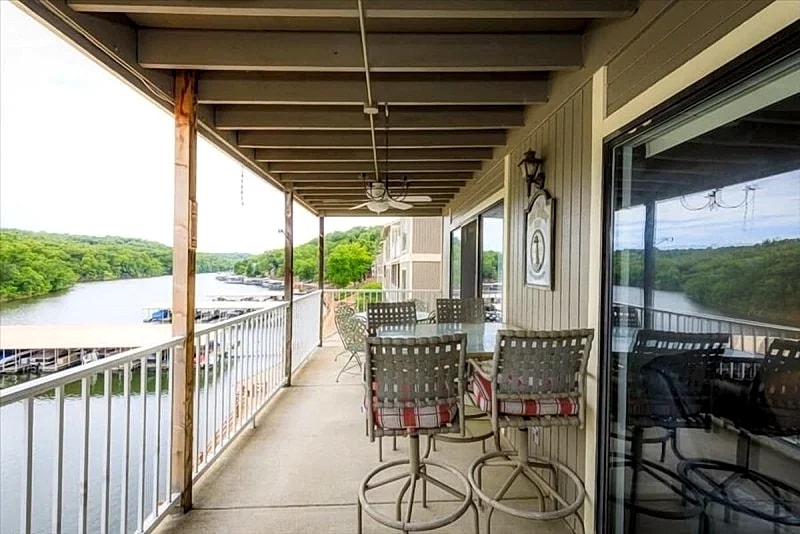 Lazy D-08 Fantastic 2 bedroom 2 bath waterfront condo at Lazy Days complex! in Osage Beach, Missouri, United States — photo 4