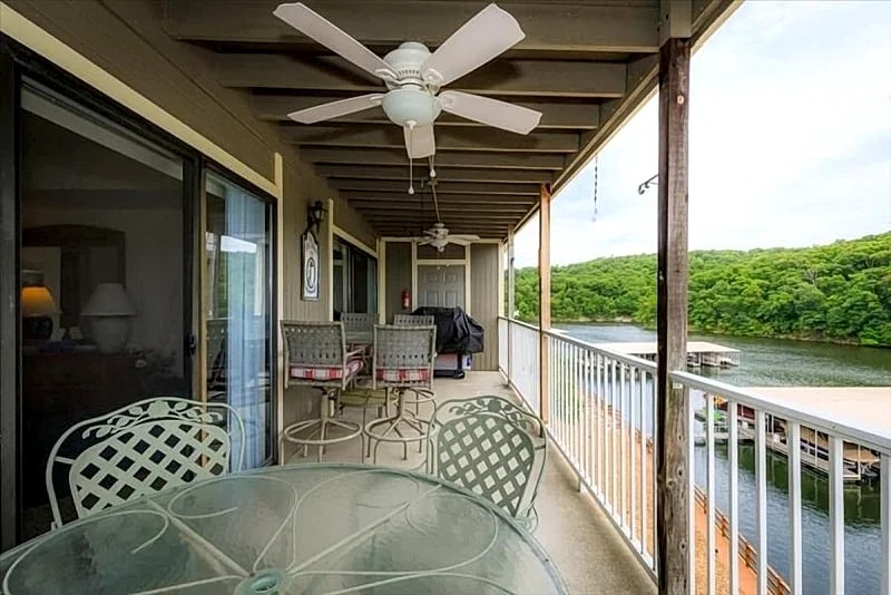 Lazy D-08 Fantastic 2 bedroom 2 bath waterfront condo at Lazy Days complex! in Osage Beach, Missouri, United States — photo 2