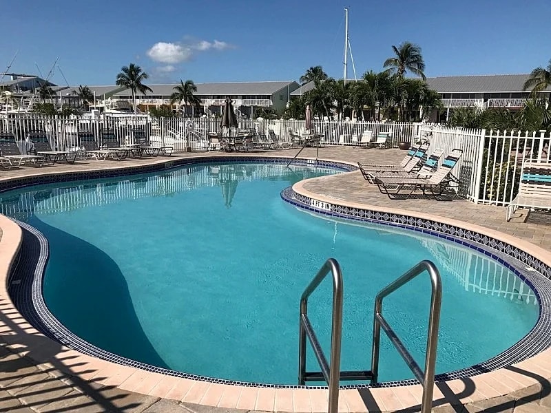 LICENSED MGER - MODERN 2/2 OCEANFRONT SUITE! OCEAN & MARINA VIEWS! 2 KING BEDS! in Key Largo, Florida, United States — photo 3