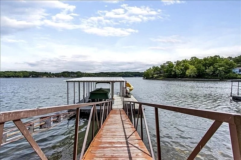 Ken's Kabin a nostalgic Lake of the Ozarks cabin with a fantastic view! in Lake Ozark, Missouri, United States — photo 3